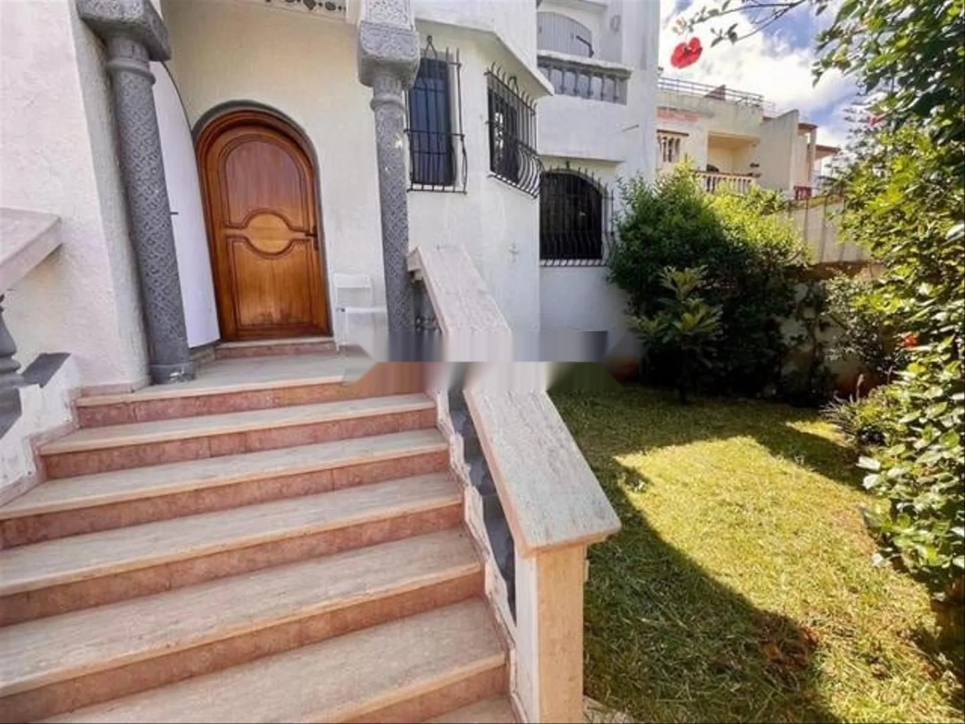 Villa 326 m avec piscine près café véranda