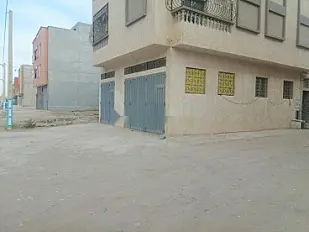 Magasin commercial à louer dans excellent secteur