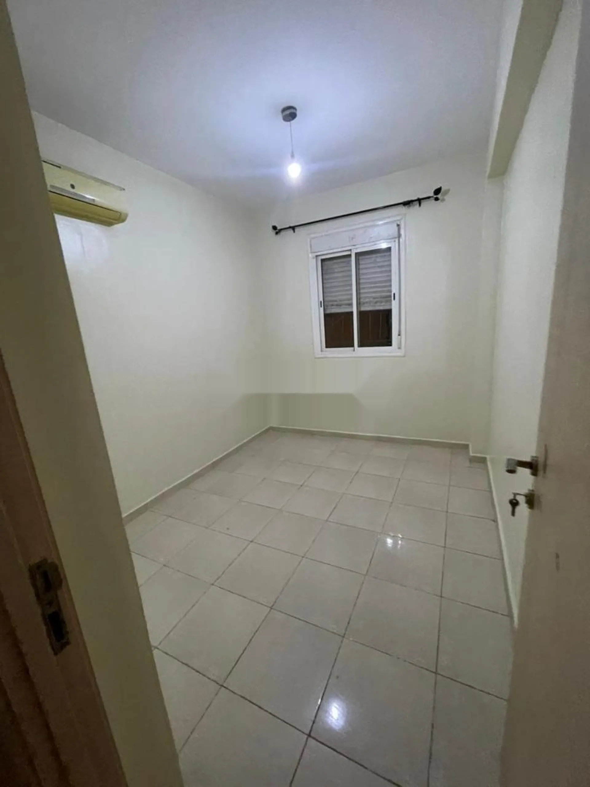 Appartement vide mabrouka pour fille