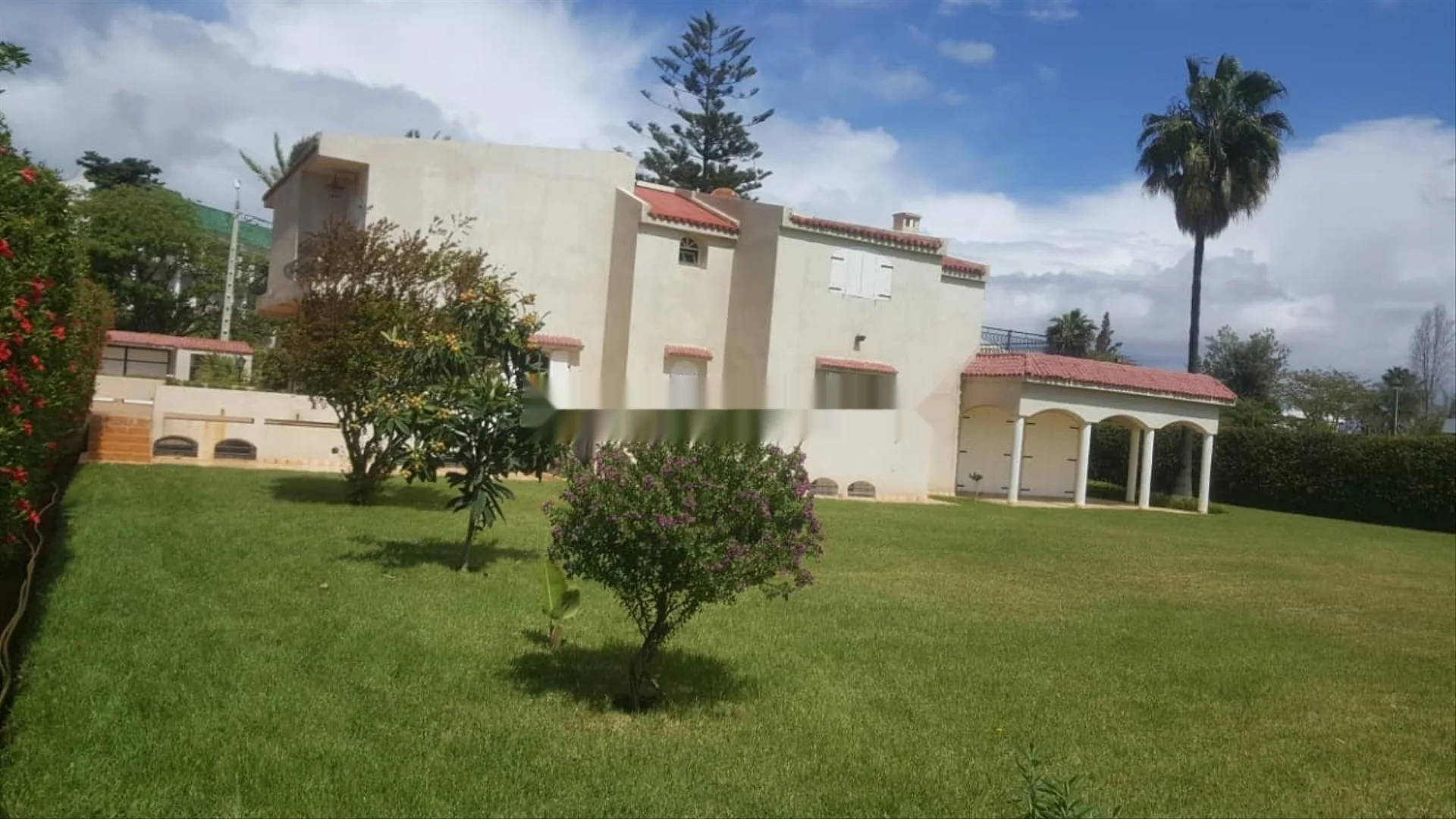 magnifique villa commerciale près du megamall