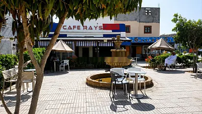 Maison et café à vendre