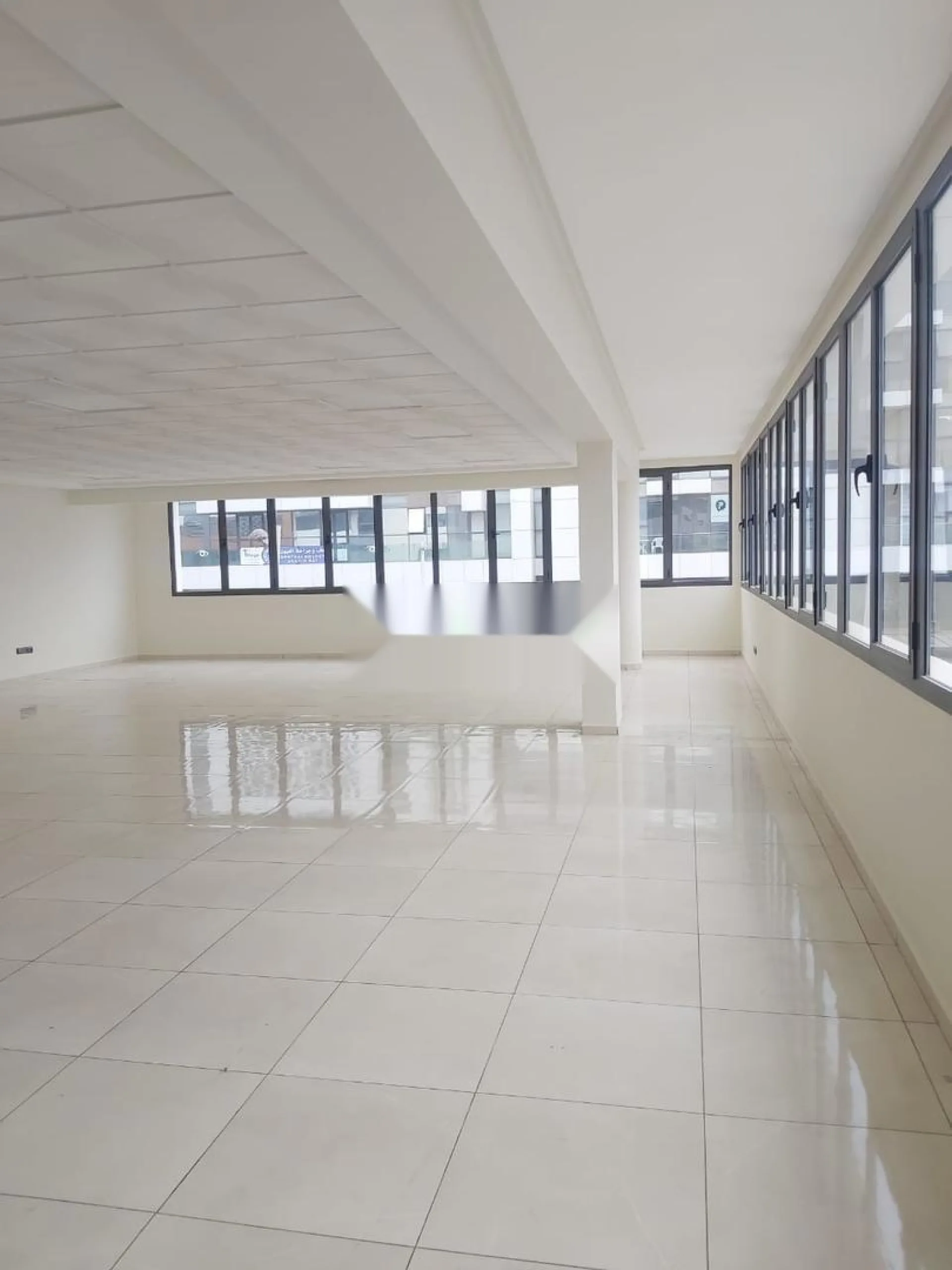 Bureau de 133 m² en location à Founty