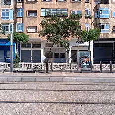 LOCAL COMMERCIAL EN PLEINE AVENUE