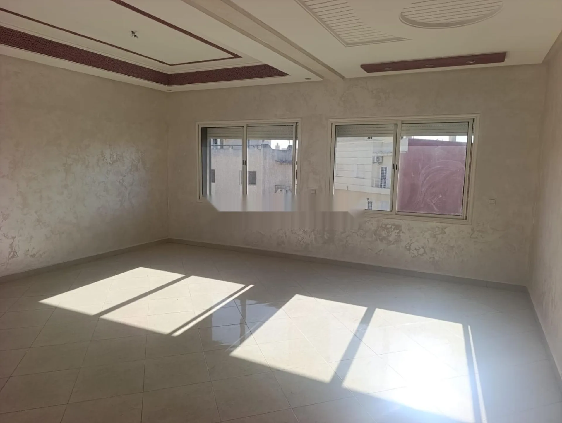 طابق فيلا حر // البستان