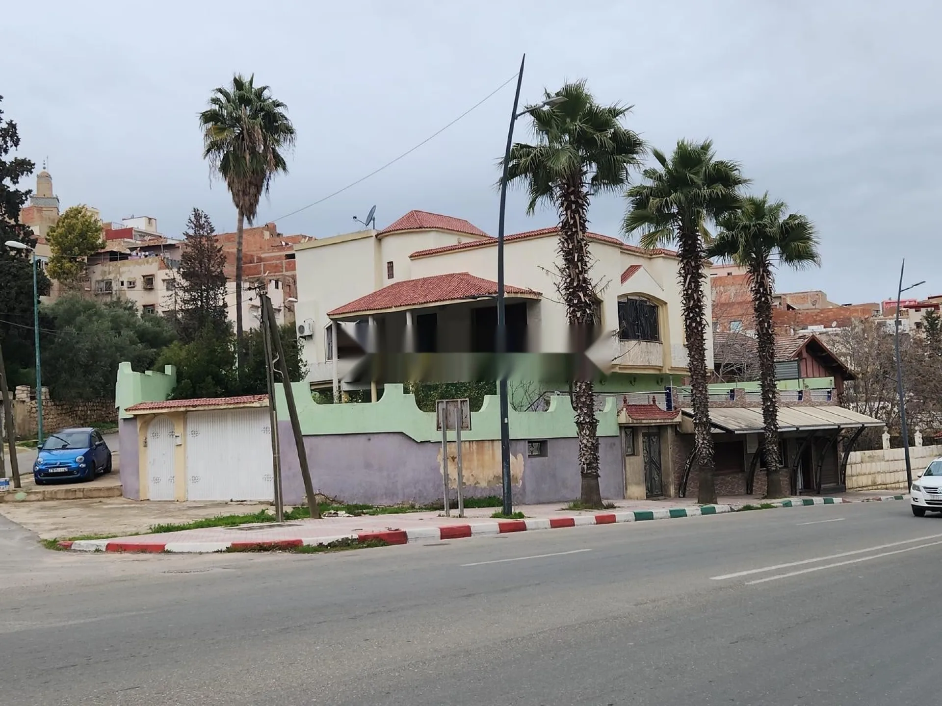 فيلا ثلاث واجهات طريق مولاي إدريس الحمرية