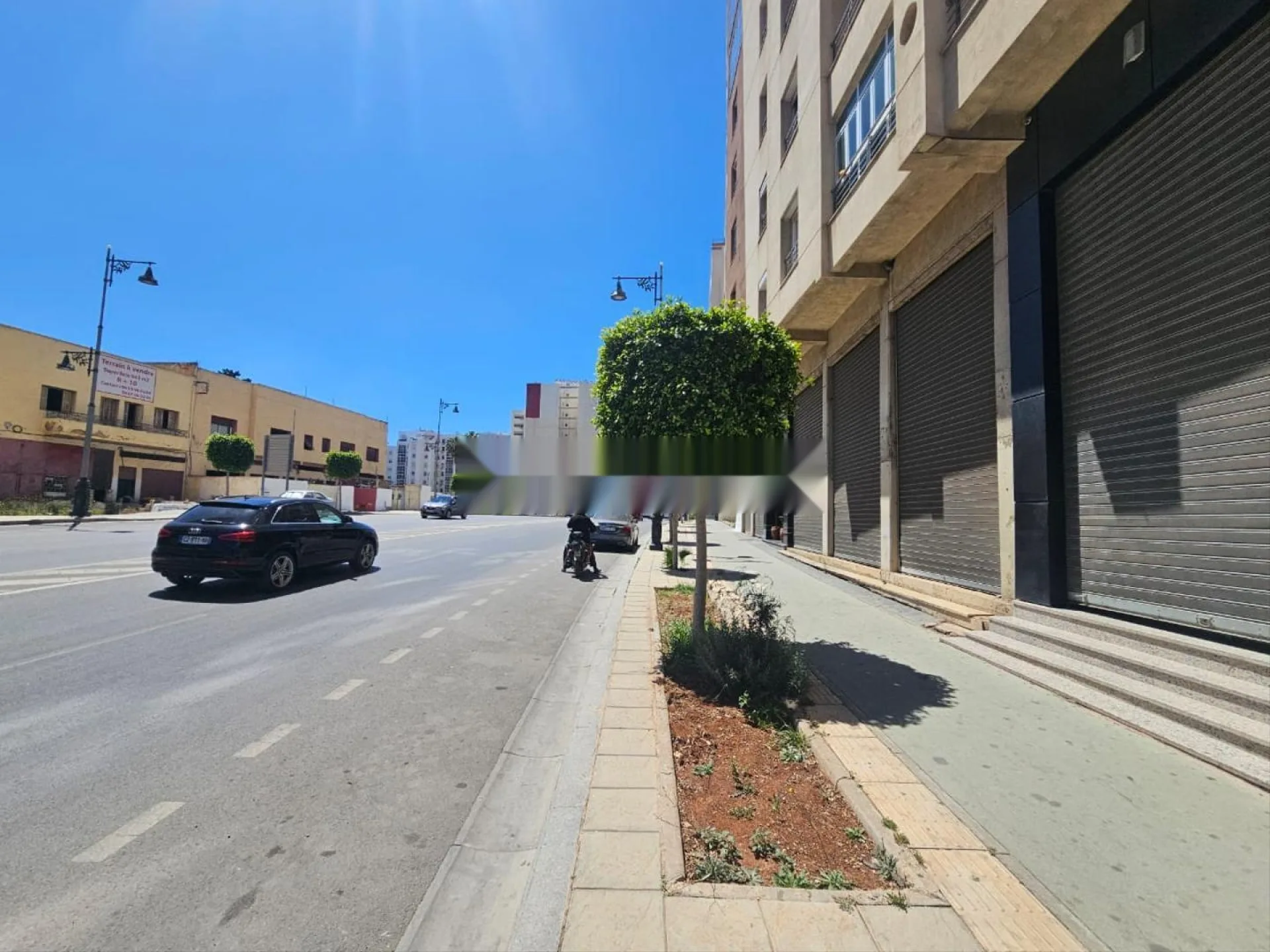 MAGASIN A LOUER AV F.A.R 1200M2