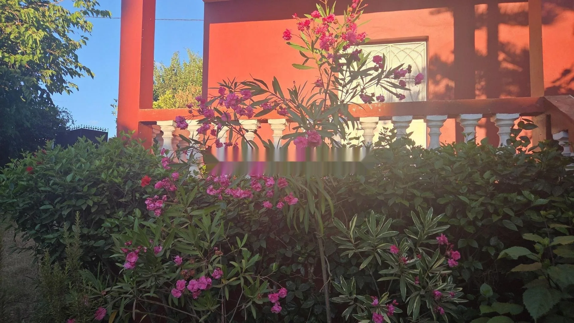 Villa avec 6 Lots Commerciaux à vendre à Sidi Taibi