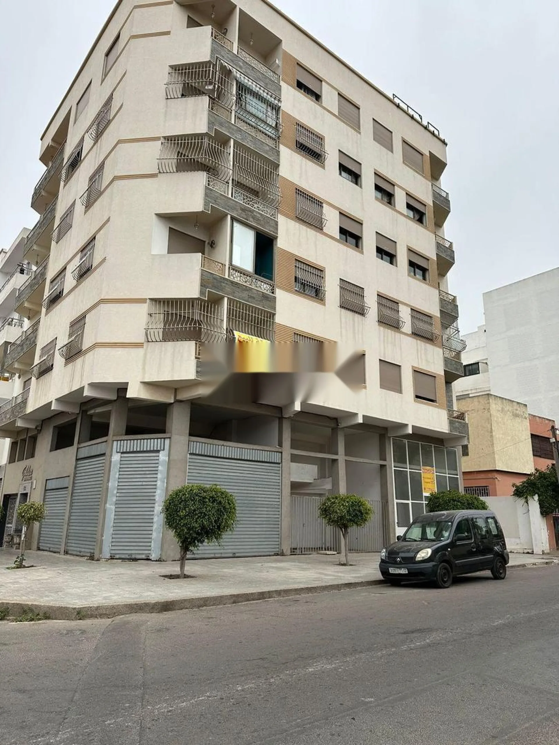 Magasin commercial titré 137 m² avec soupente