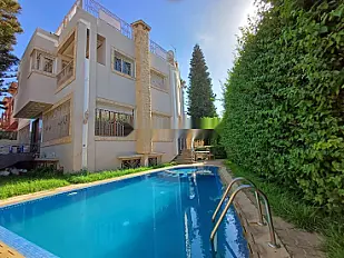 Villa de prestige 525 m² rénovée