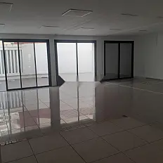 local commercial 221 m2 a louer a Hassan