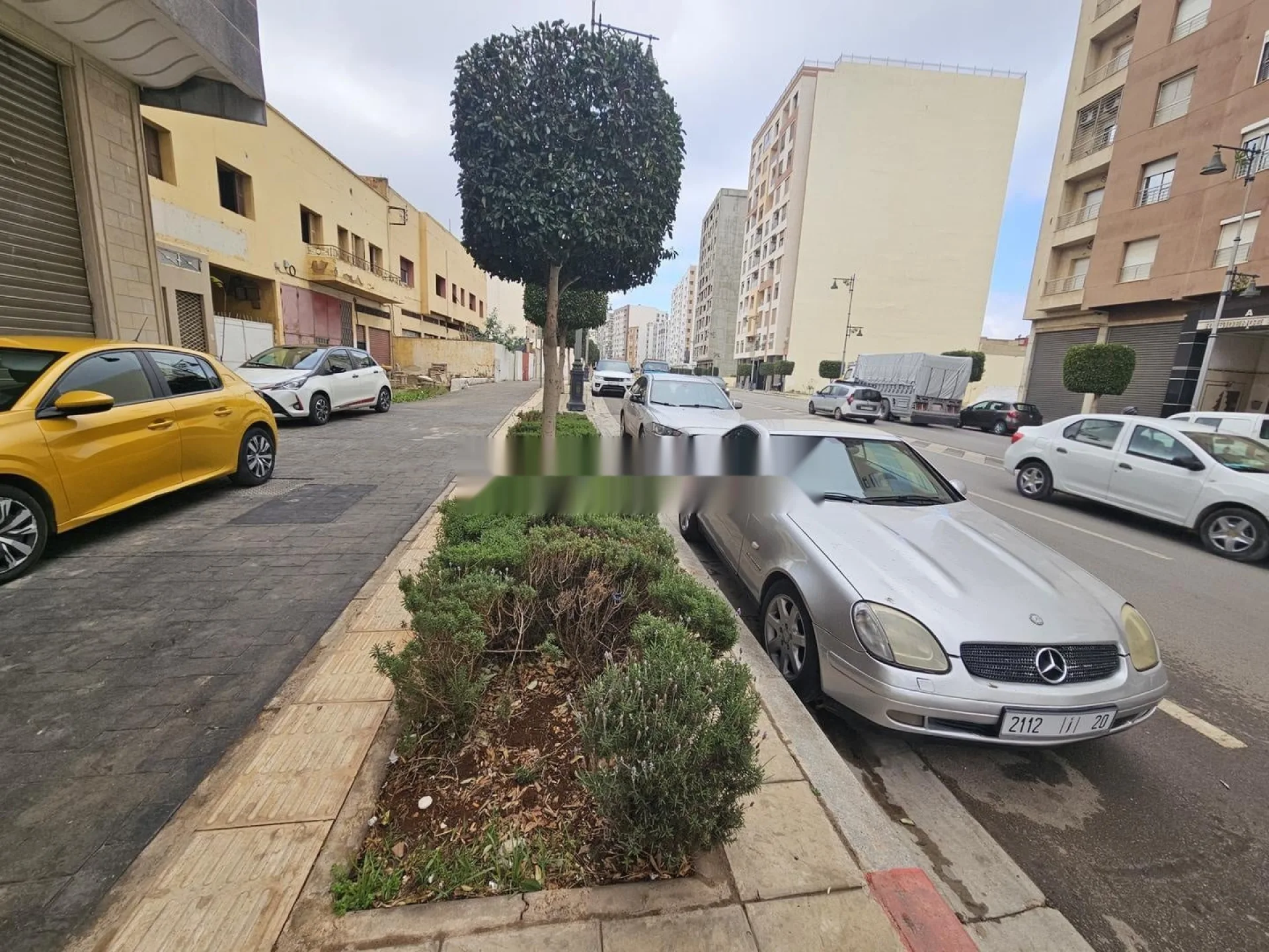 MAGASIN À LOUER AV F.A.R 360M2