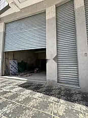 Petit Local Commercial avec Mezzanine à Branes 2