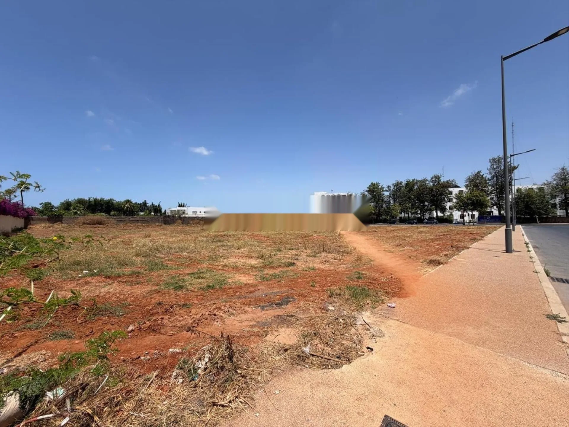 Vente terrain 4500m² à 300m du Méga Mall