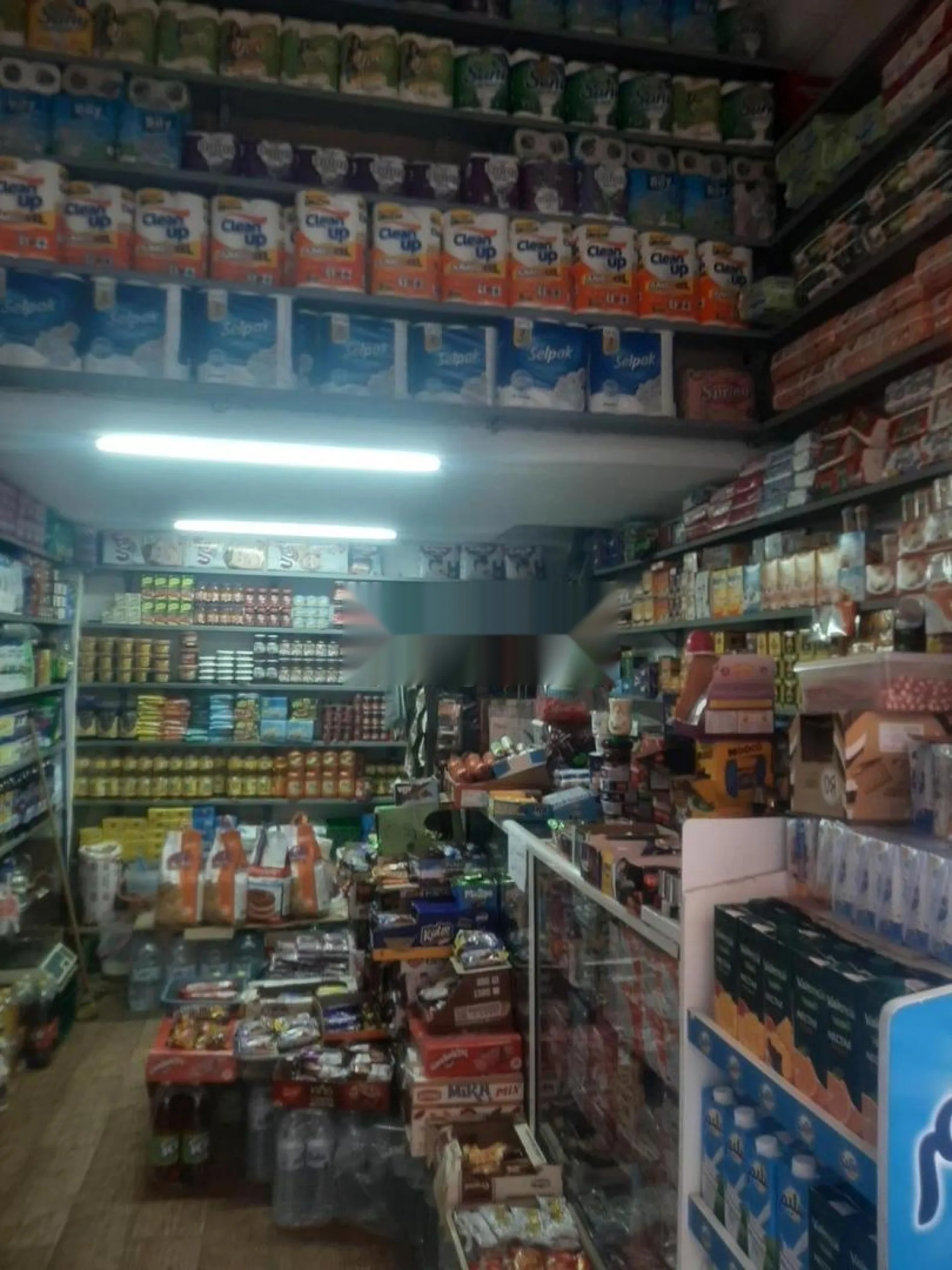 Local d'épicerie équipé à vendre