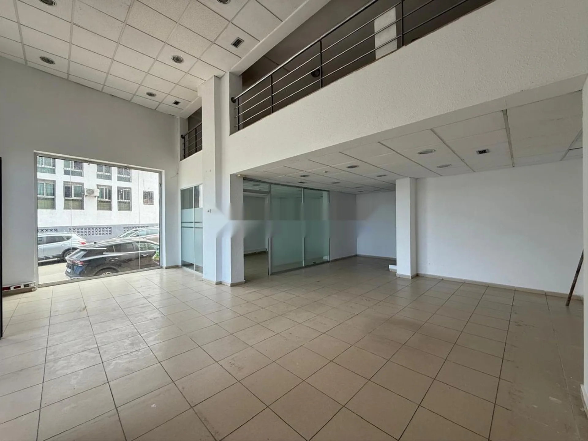Magasin 150m² à louer à Battana