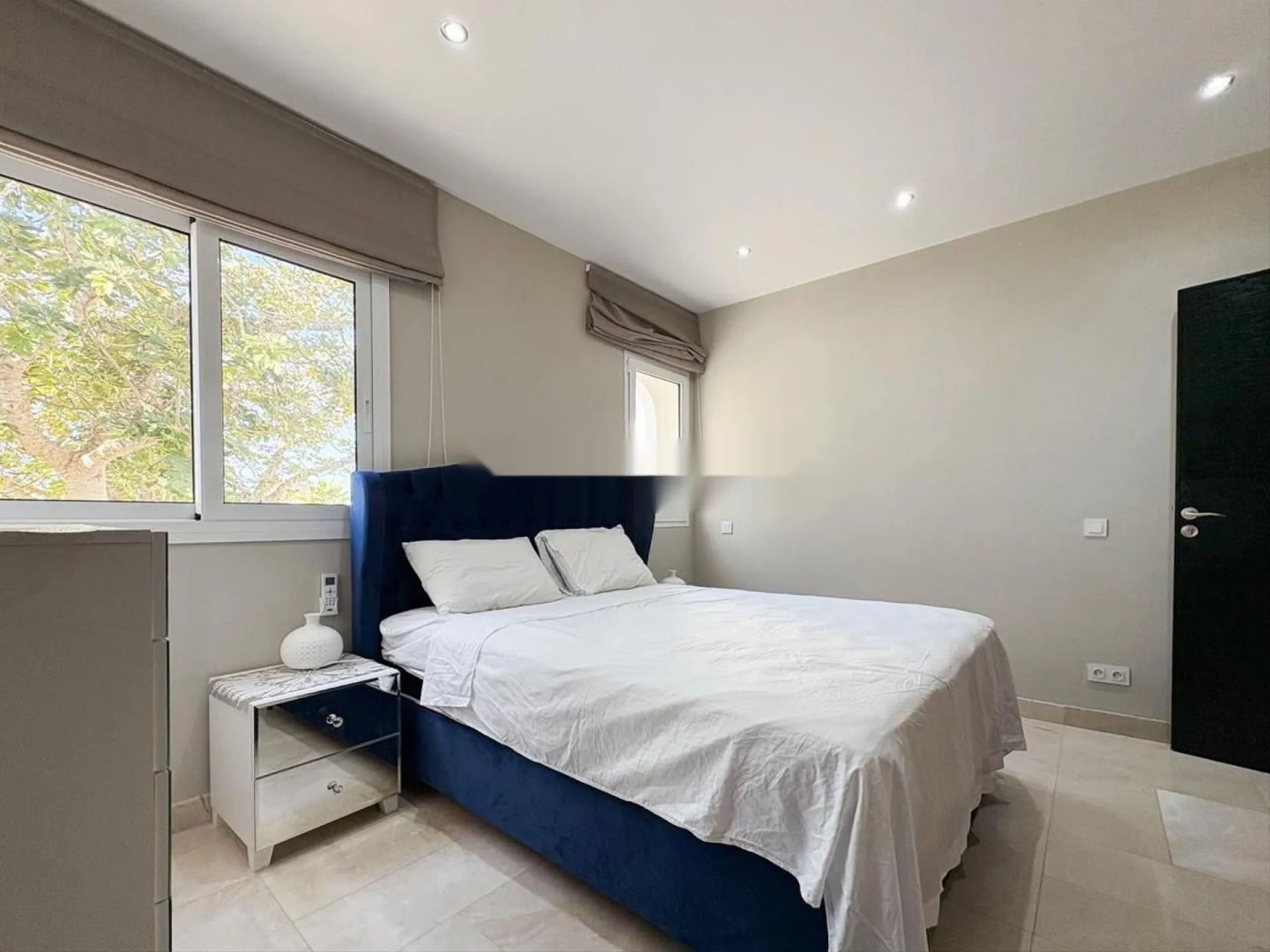 Appartement à louer à la journée avec piscine et jardin