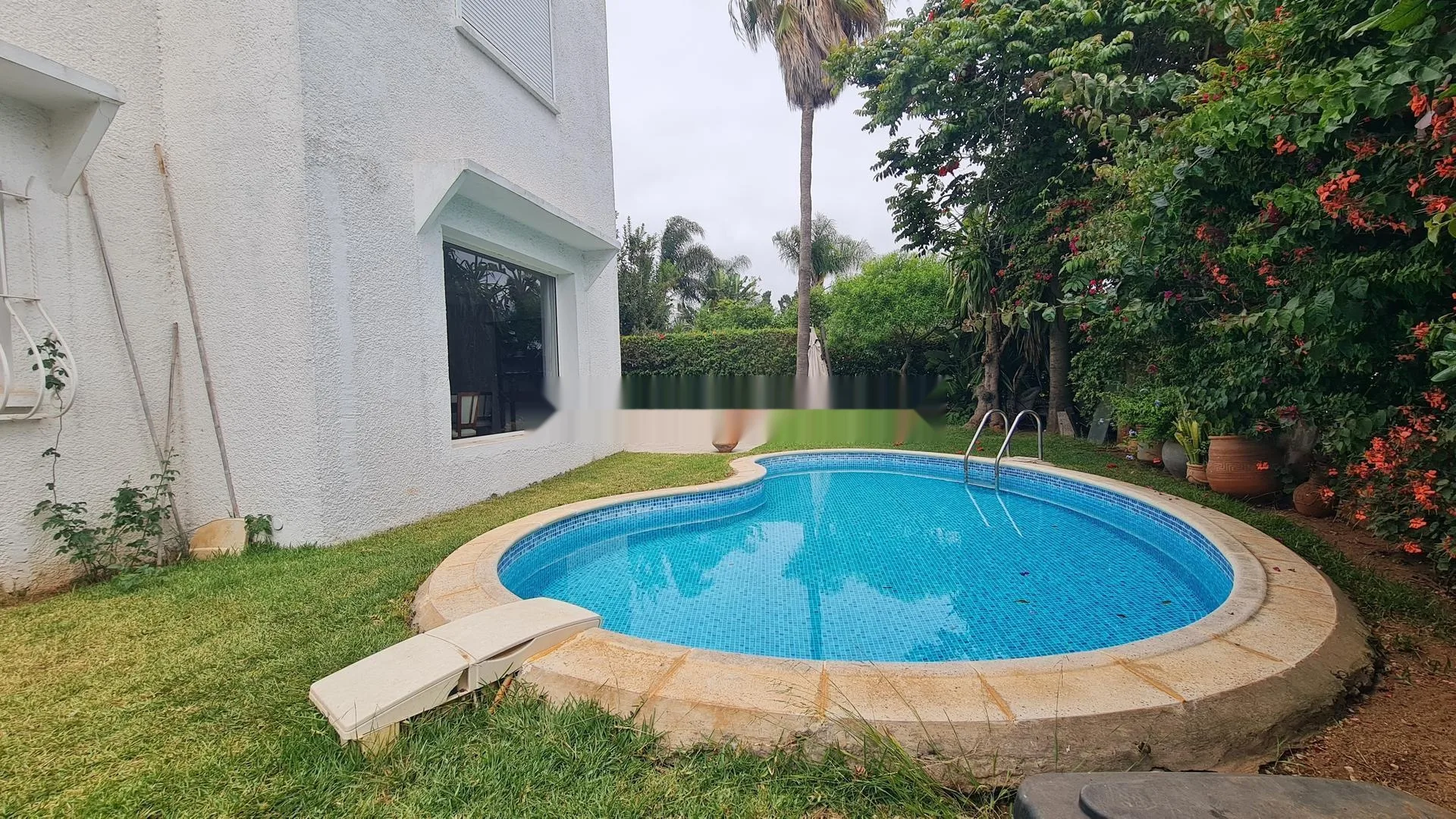 Villa dans résidence fermée BD Abdelhadi Boutaleb