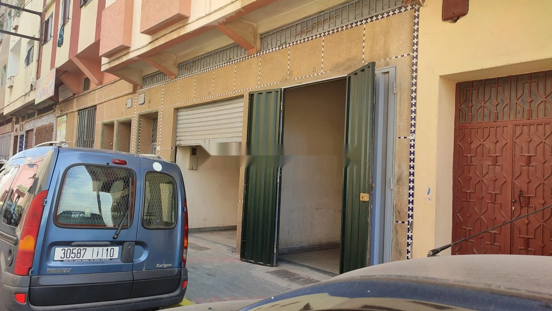 متجر بمساحة 139 مترًا مربعًا بالإضافة إلى قبو للبيع في حي عادل، الدار البيضاء.