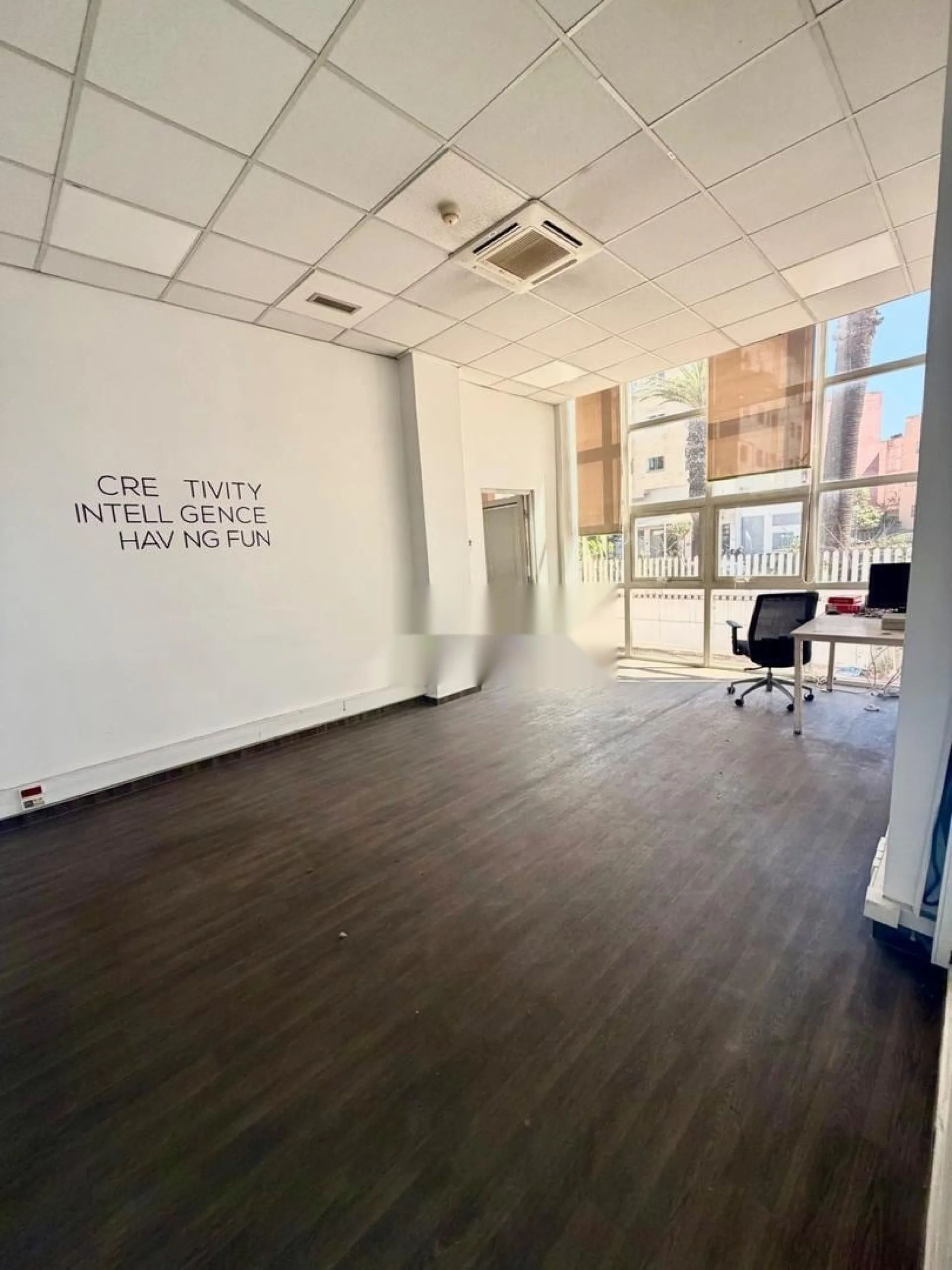 Villa commerciale de 934 m² idéale pour activit...
