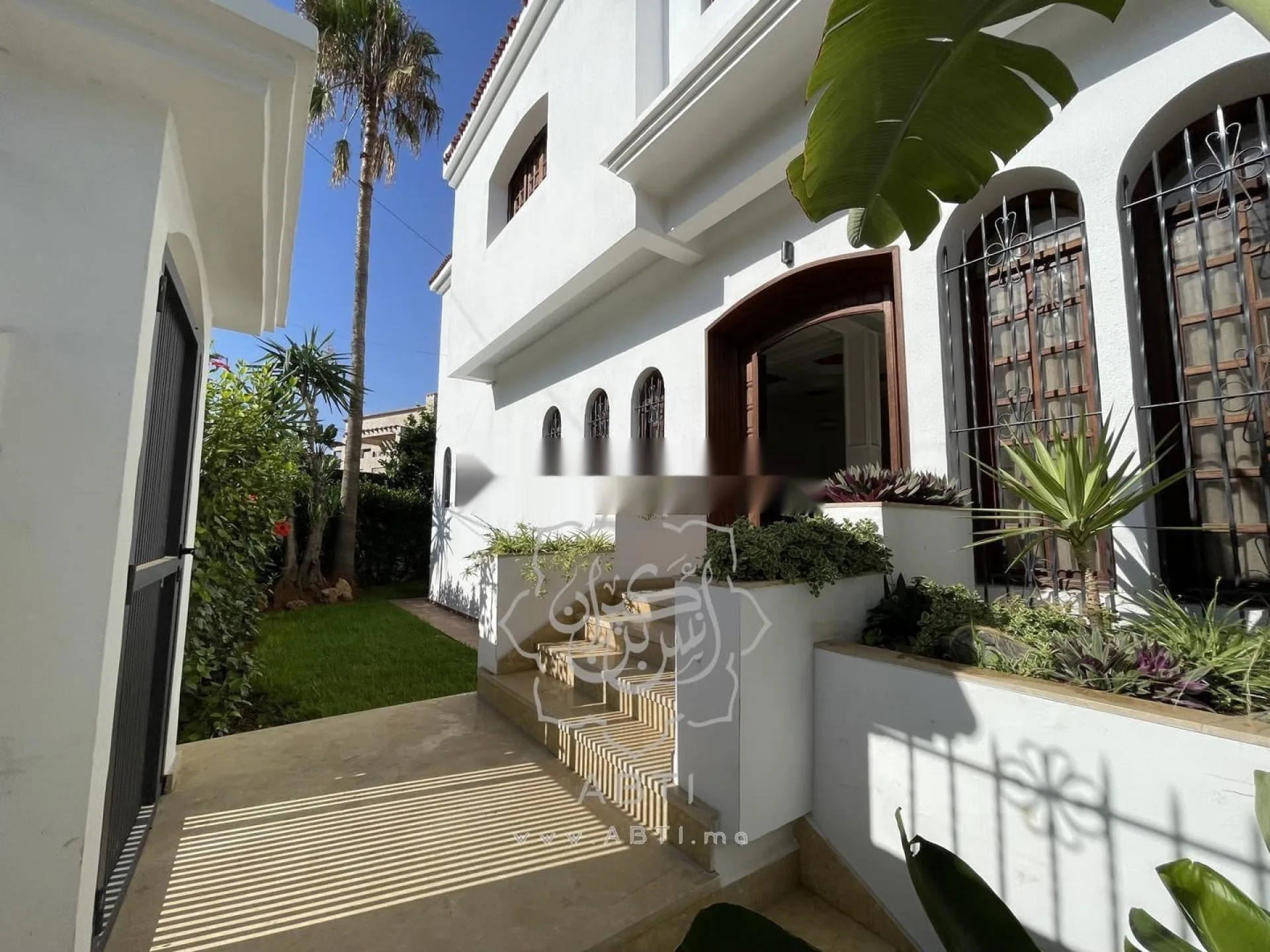 Villa d'angle jumelée sur 380m² à Californie