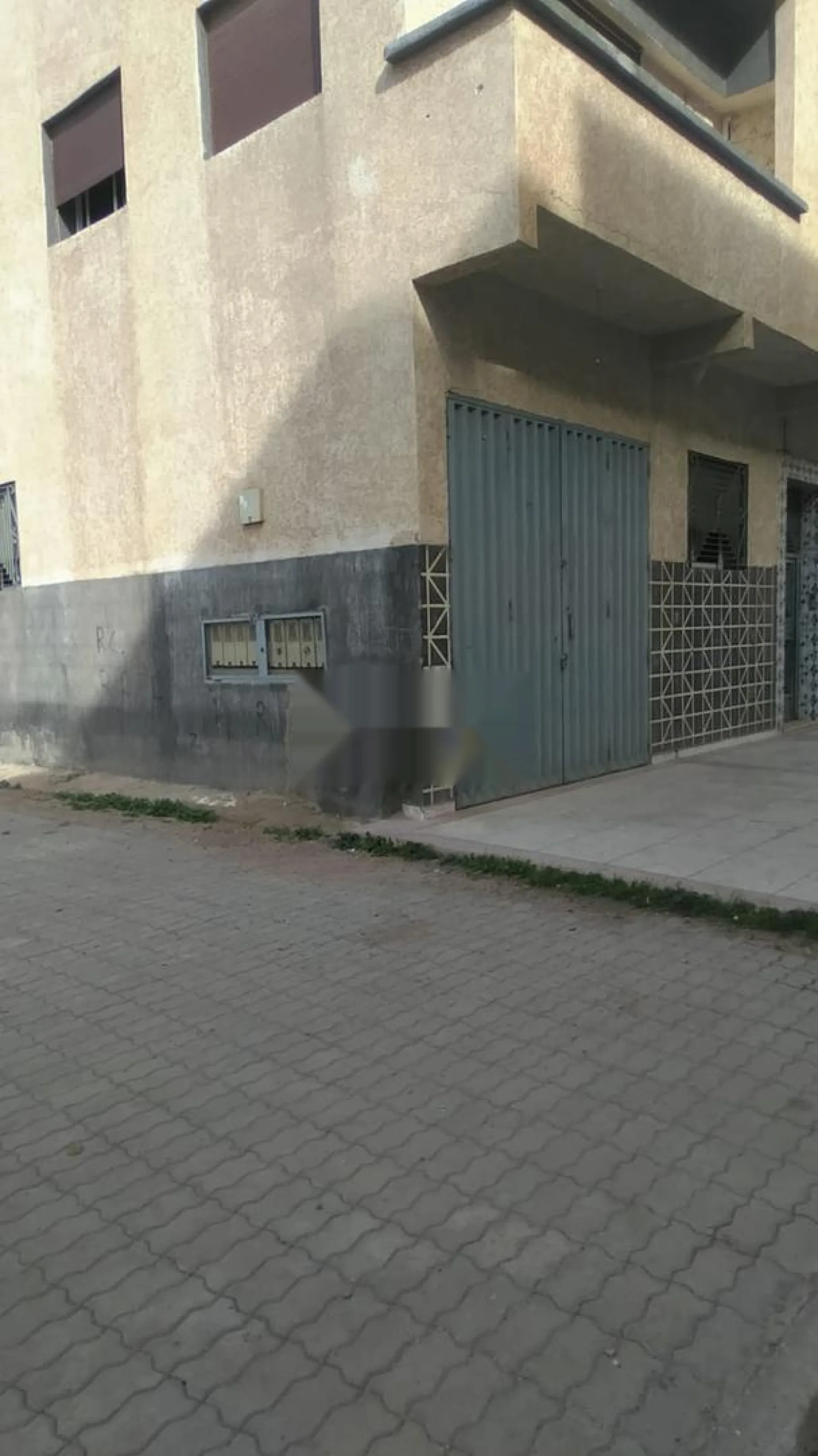 شقة ومرآب للبيع