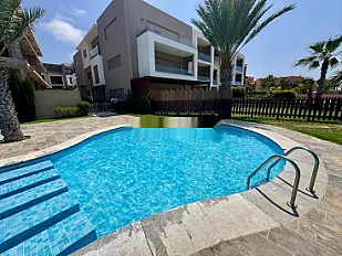 Studio de rêve avec piscine pieds dans l'eau