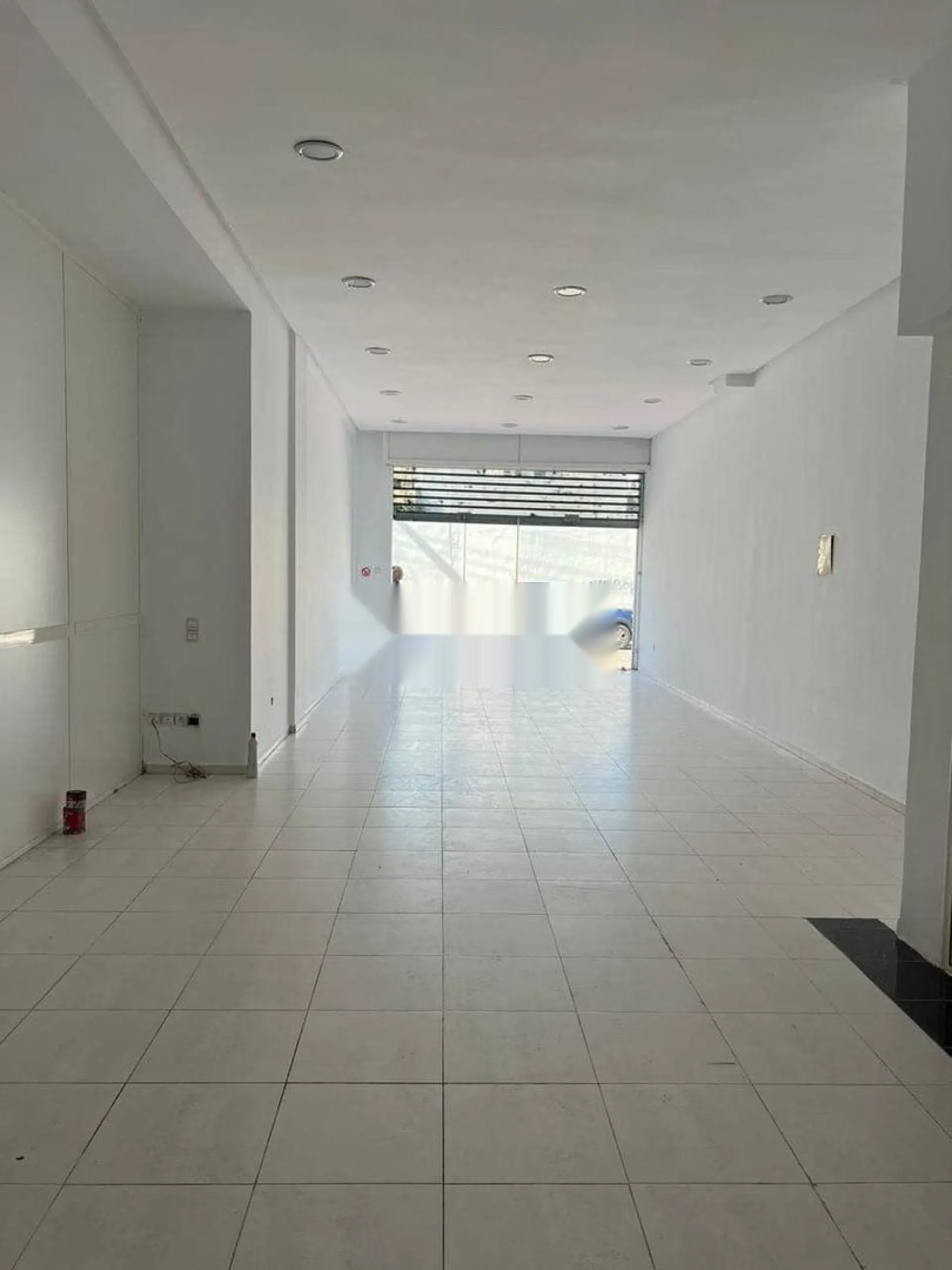 À louer joli magasin à Racine