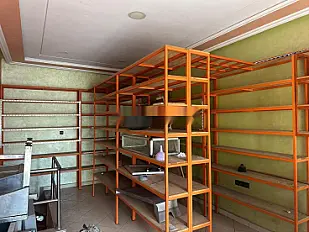 OPPORTUNITÉ RARE PAS-DE-PORTE À VENDRE