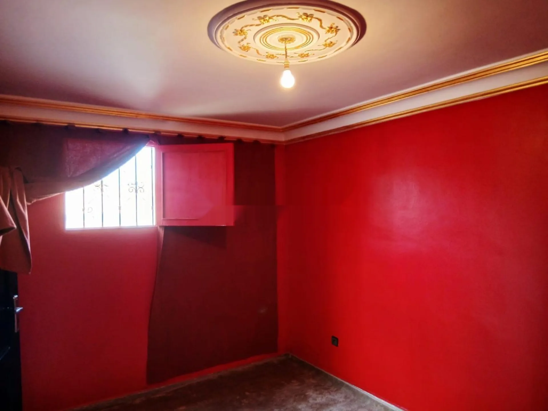 STUDIO POUR FILLES UNIQUEMENT