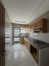 شقة جديدة للكراء ببيت الصحافة قرب اكدي طال