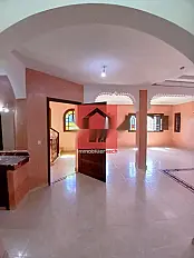 Étage de villa avec 2 balcons à louer mensuellement