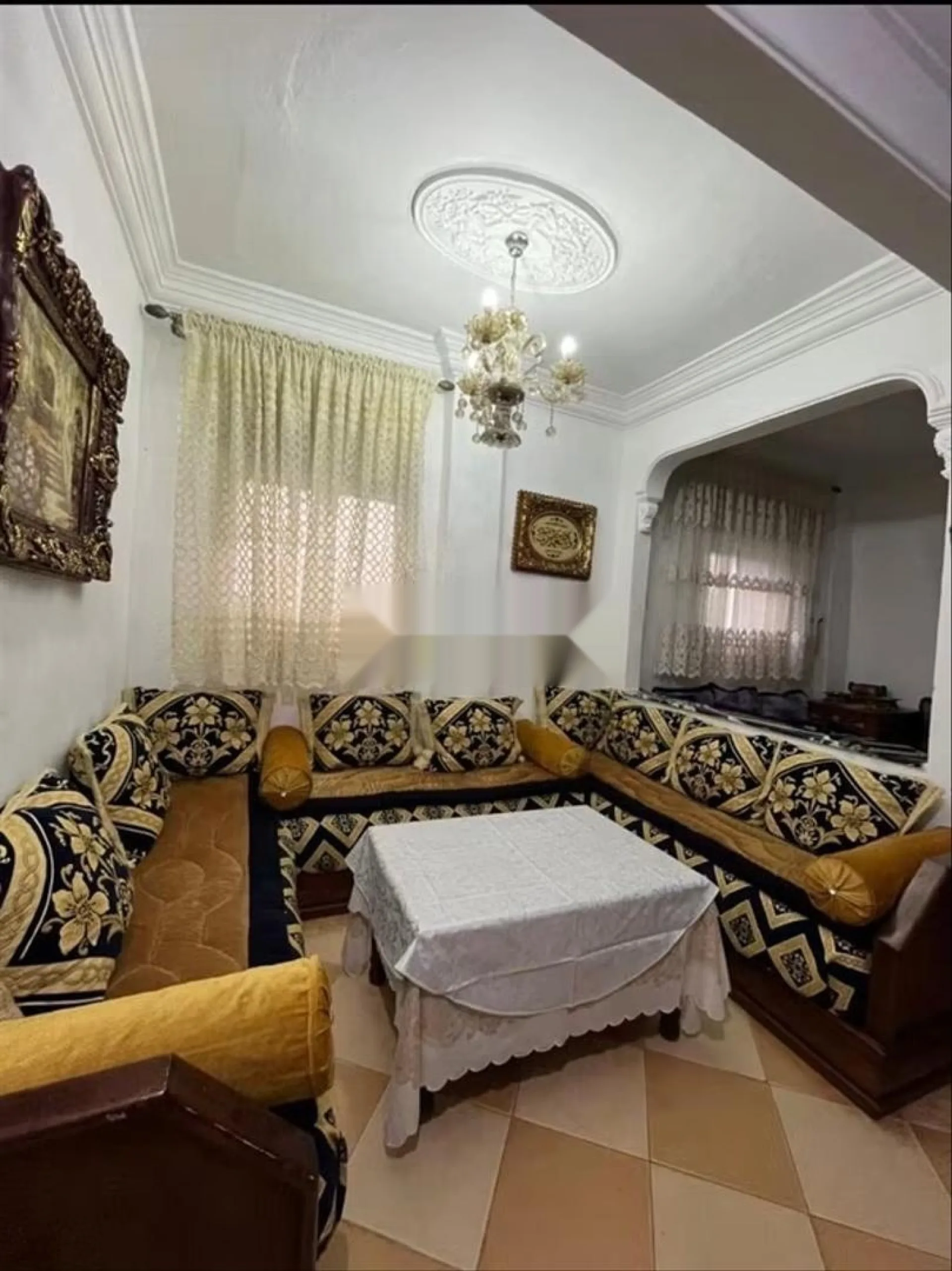 حي كاتالان بالقرب من المسجد