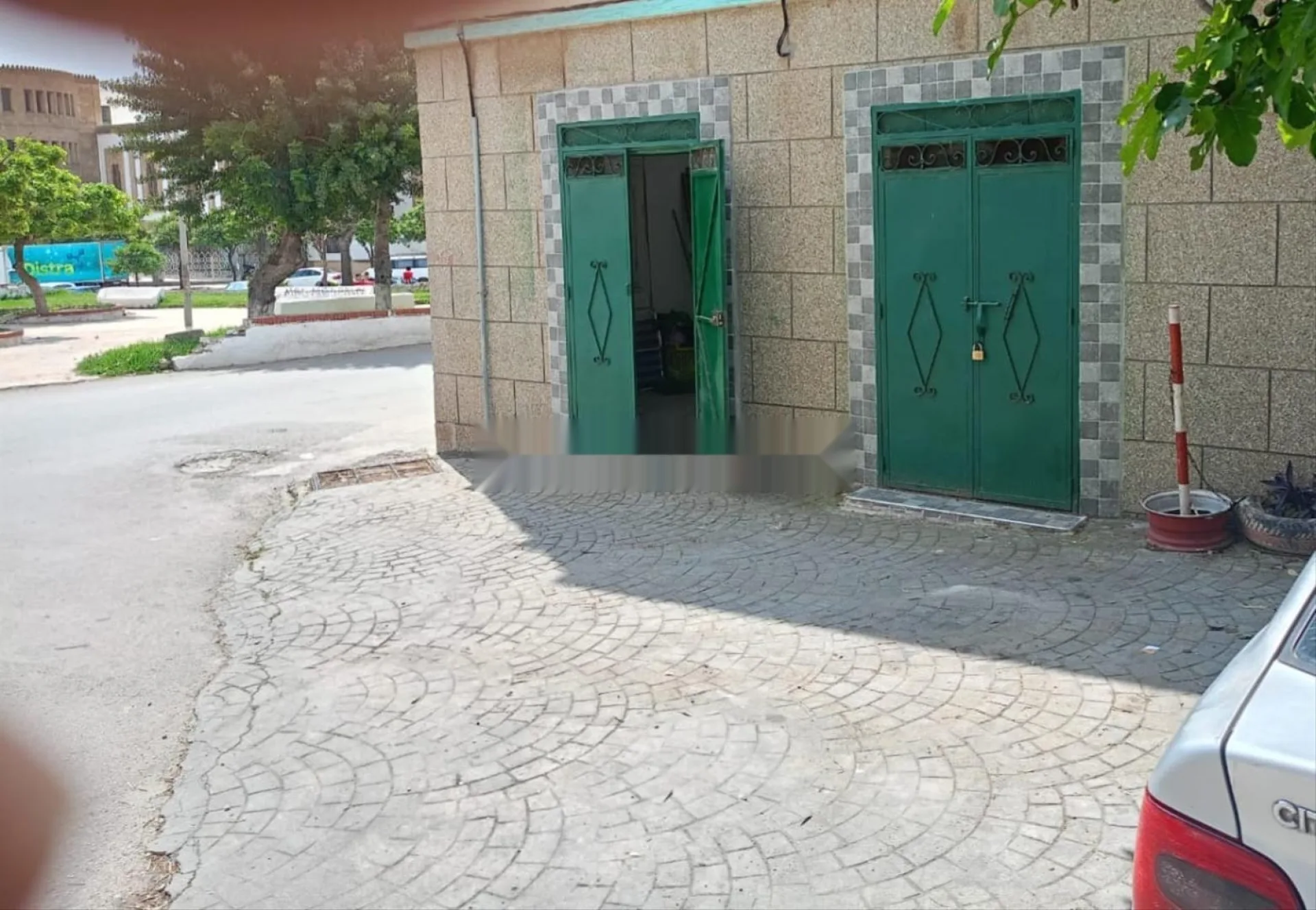Deux locaux commerciaux à vendre