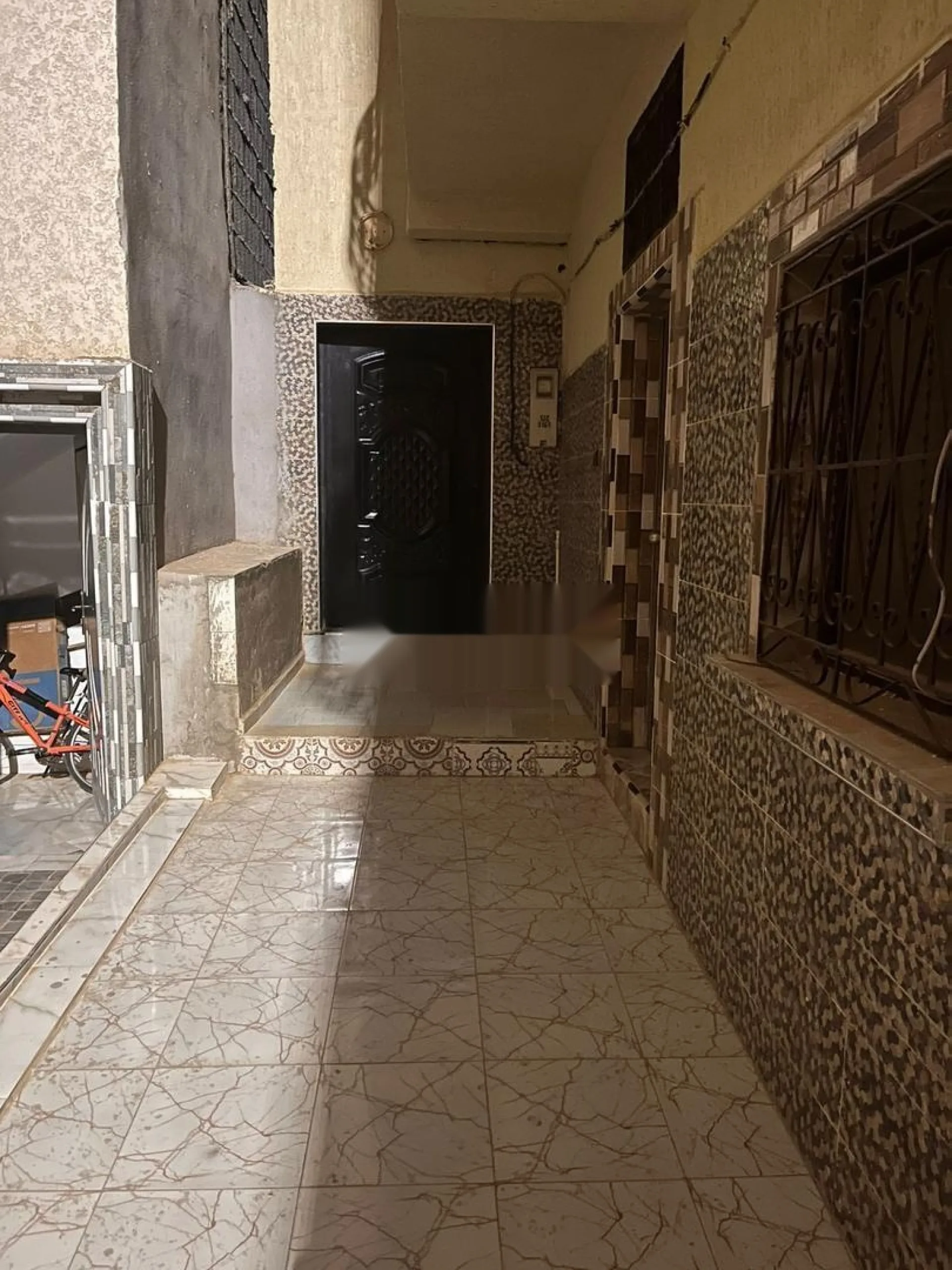 منزل شاغر للبيع مع تراس