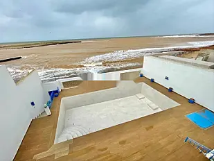 Villa de 374m² avec piscine à louer