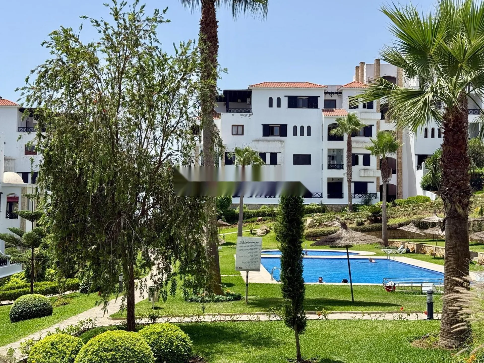 Appartement moderne équipé dans une résidence avec piscine et parking