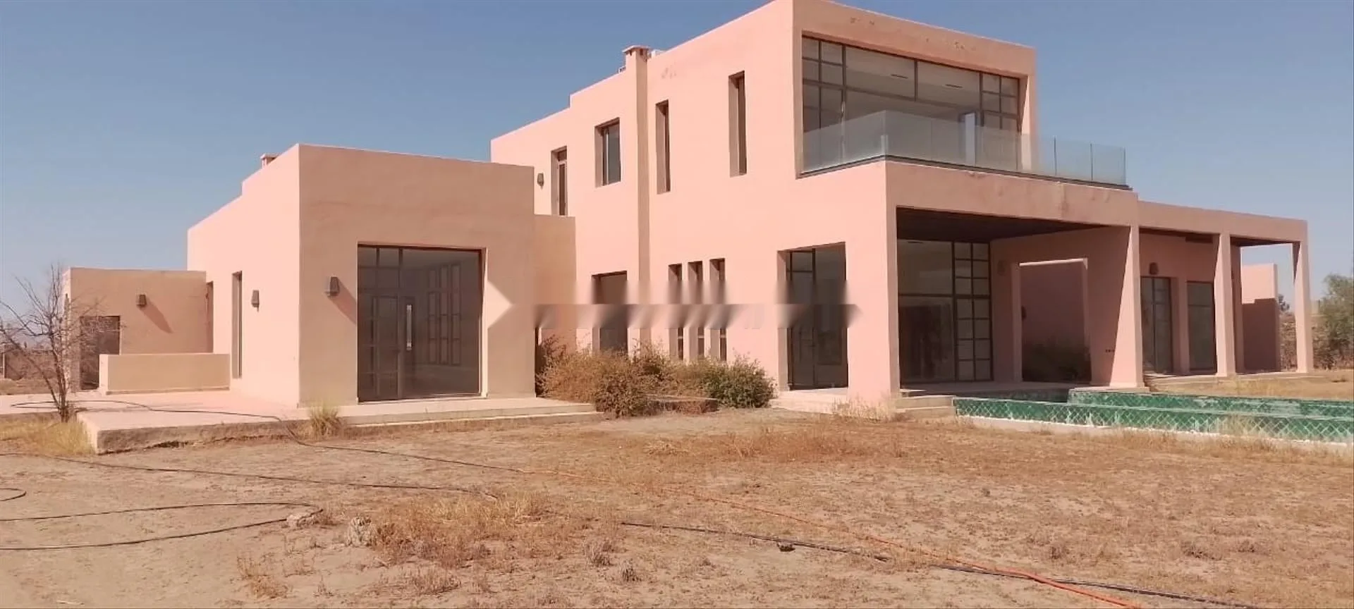 Grande villa de 800 m² sur terrain de 18000m²
