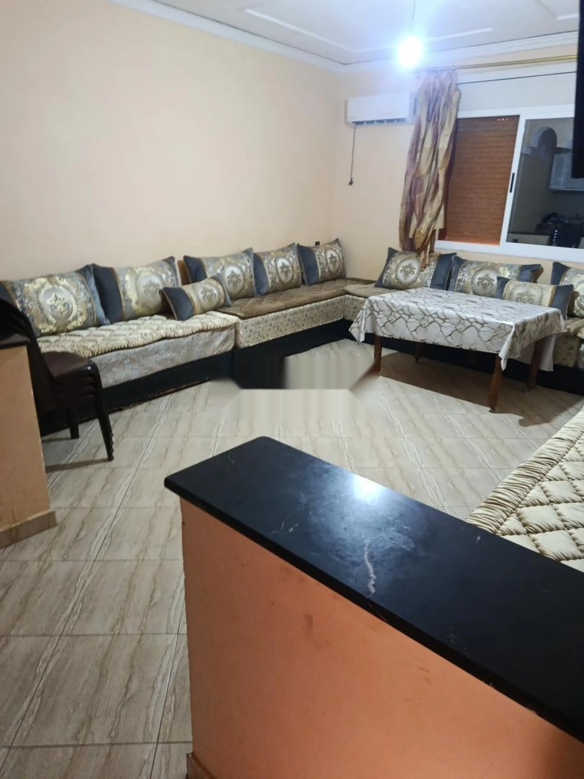 Appartement meublé à côté du café Floura