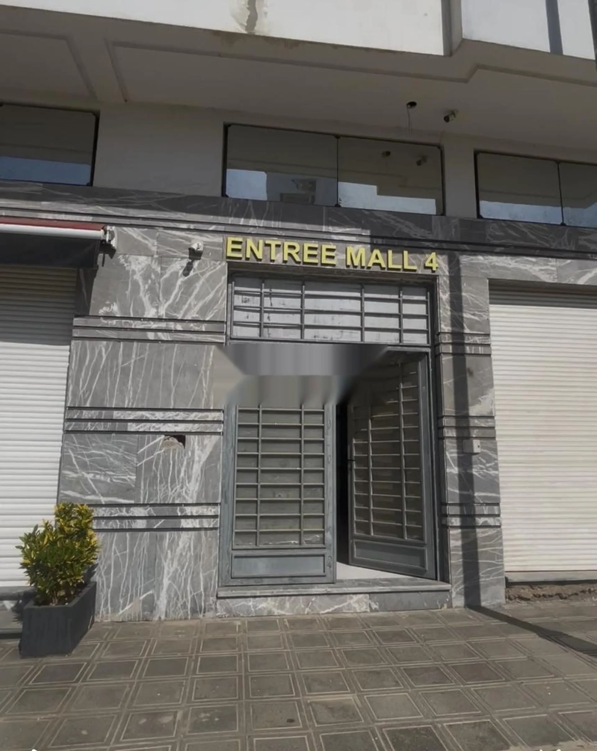 Deux magasins 16m² chacun