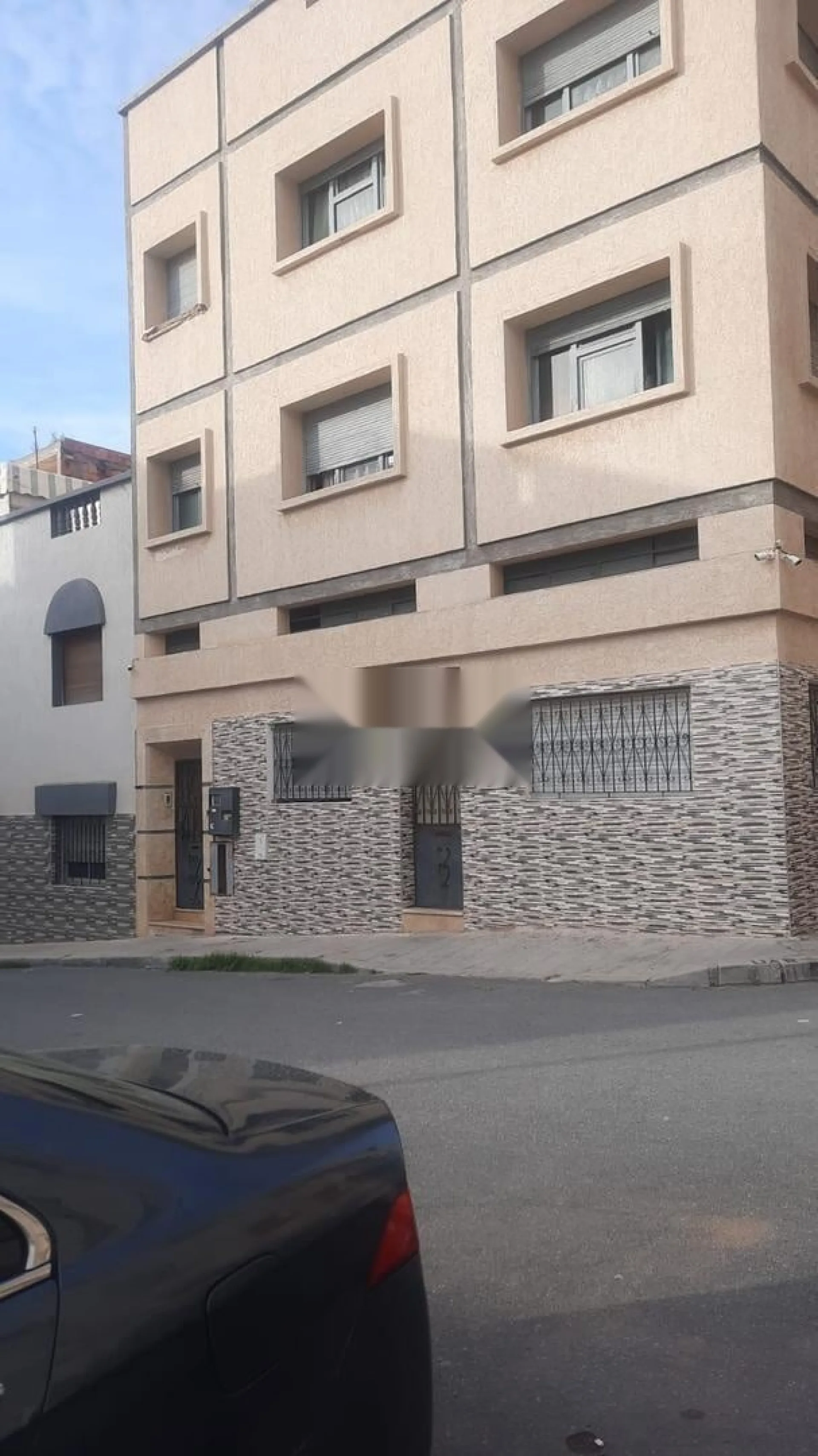 منزل من 3 طوابق قرب المسبح الكبير، حي يعقوب المنصور