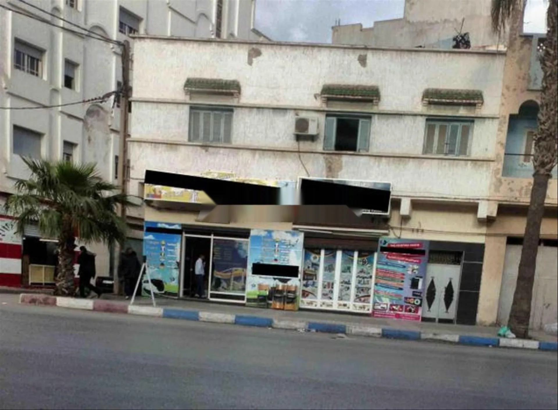 Maison non enregistrée sur la route principale de Taouima, Baso