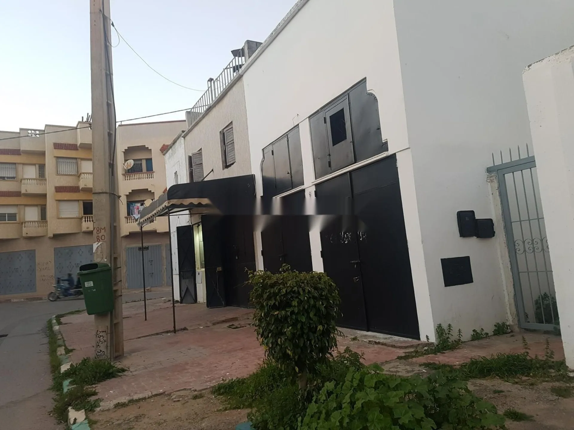 Magasin avec 2 façades opposées