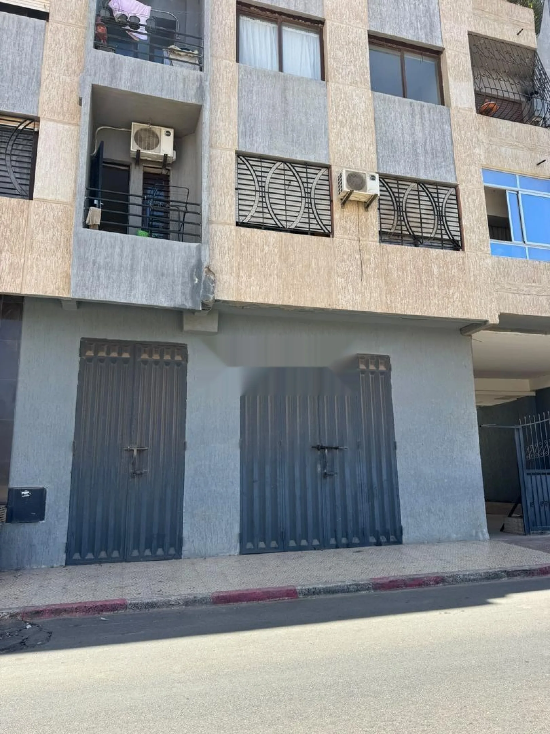 Un magasin 2 portes à vendre