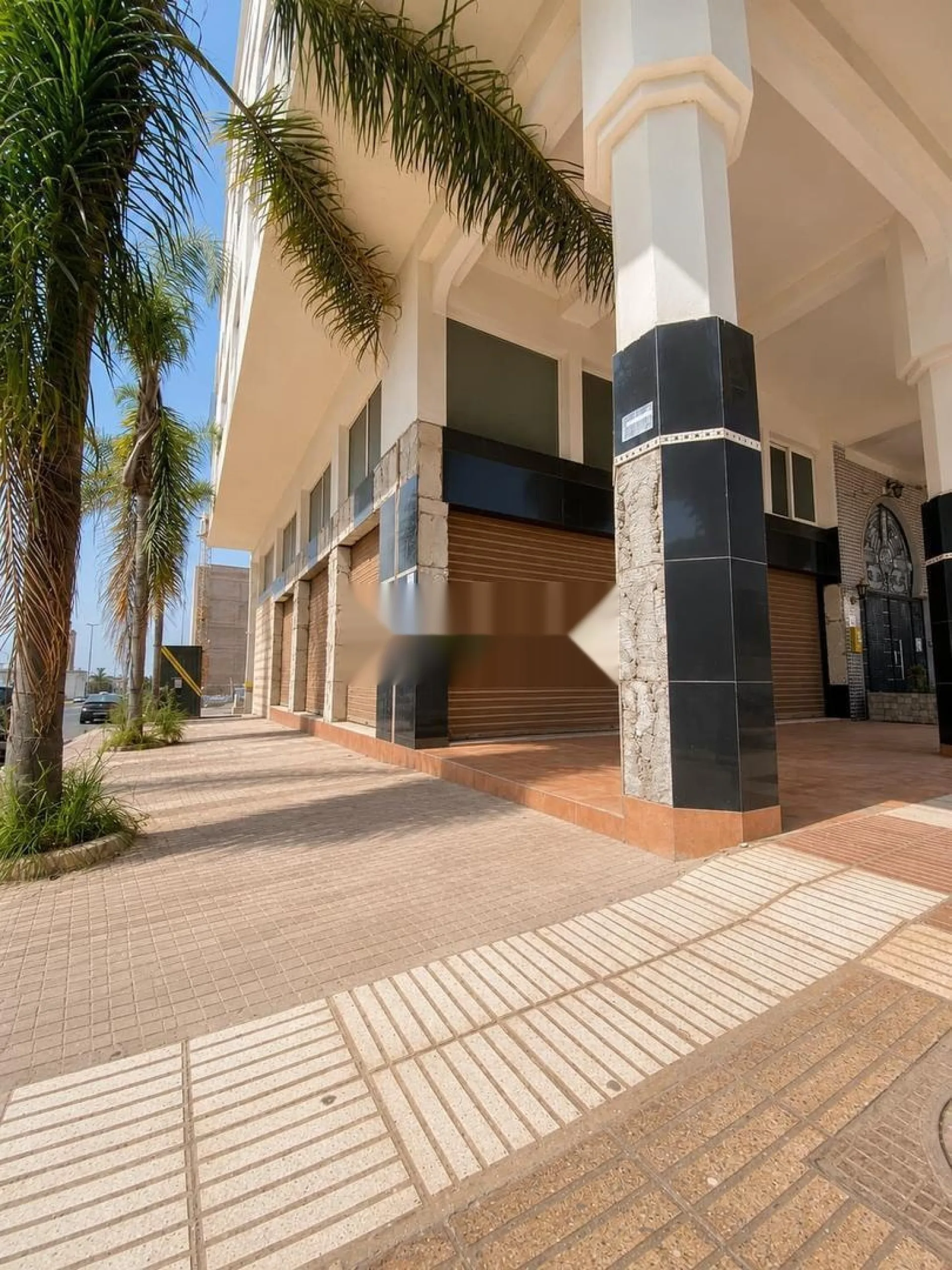 Local Commercial 274 m² à louer - 6 portes