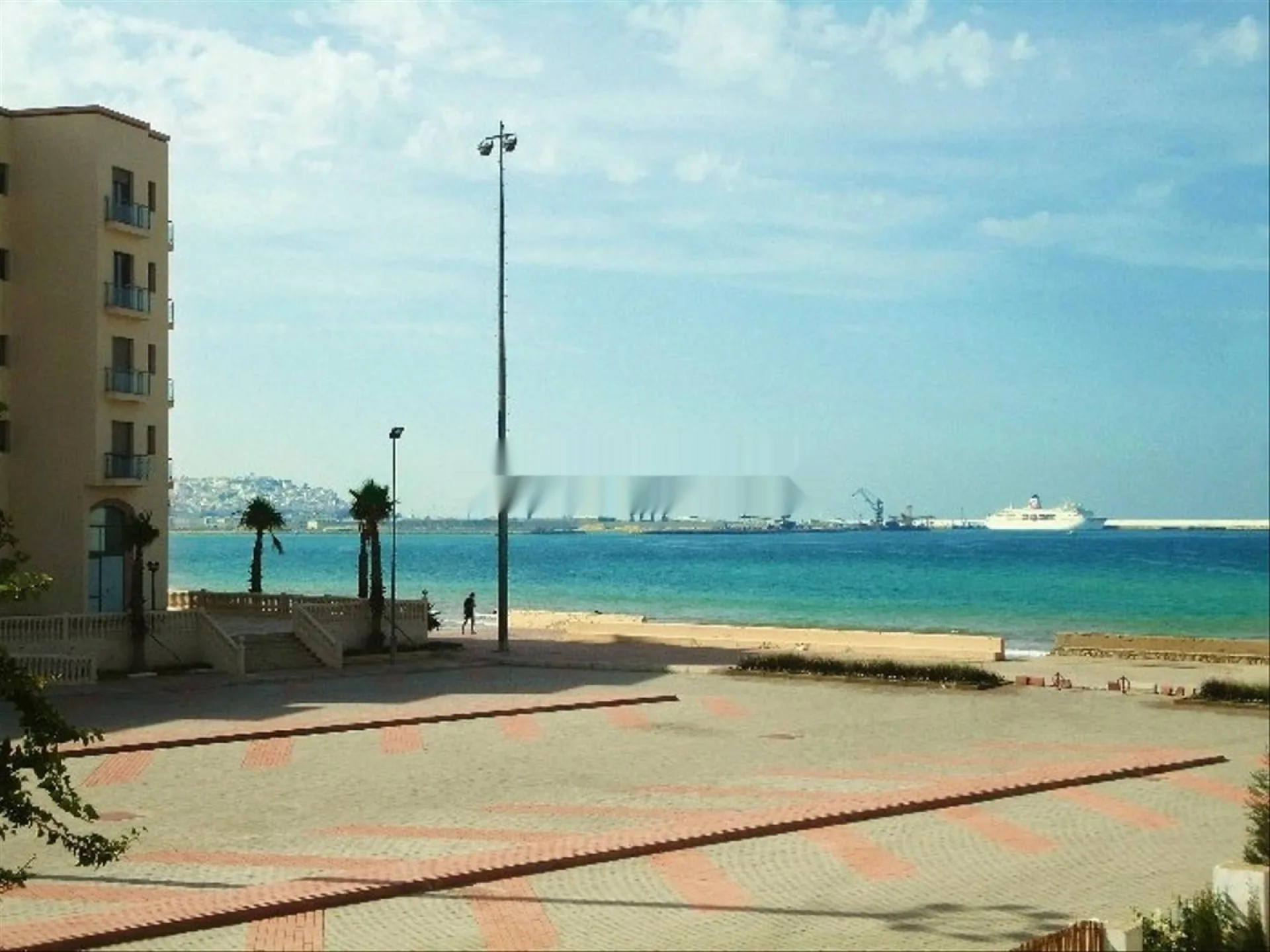 شقة جميلة للإيجار اليومي في قلب كورنيش طنجة