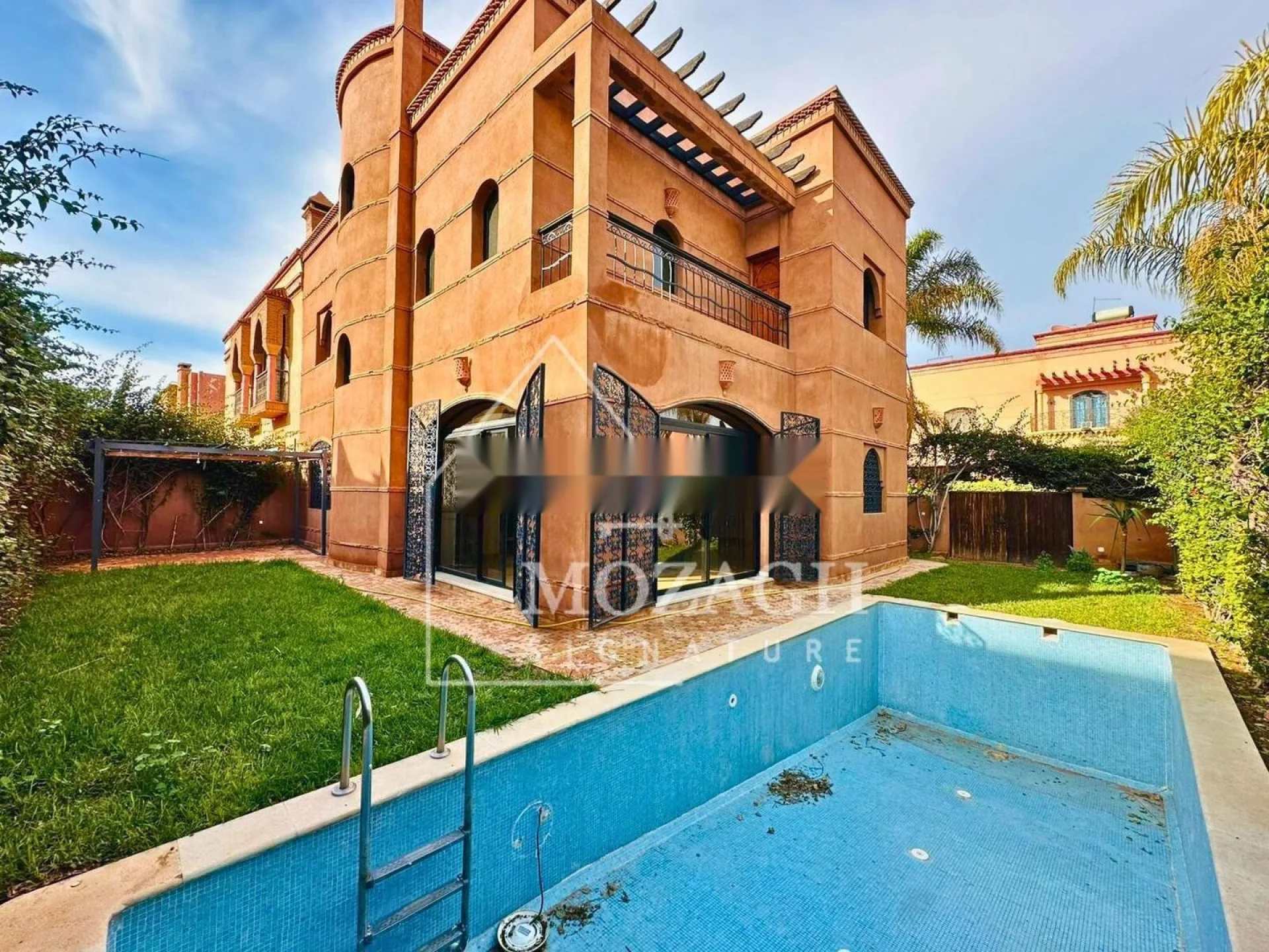 Belle villa avec piscine privée sur résidence