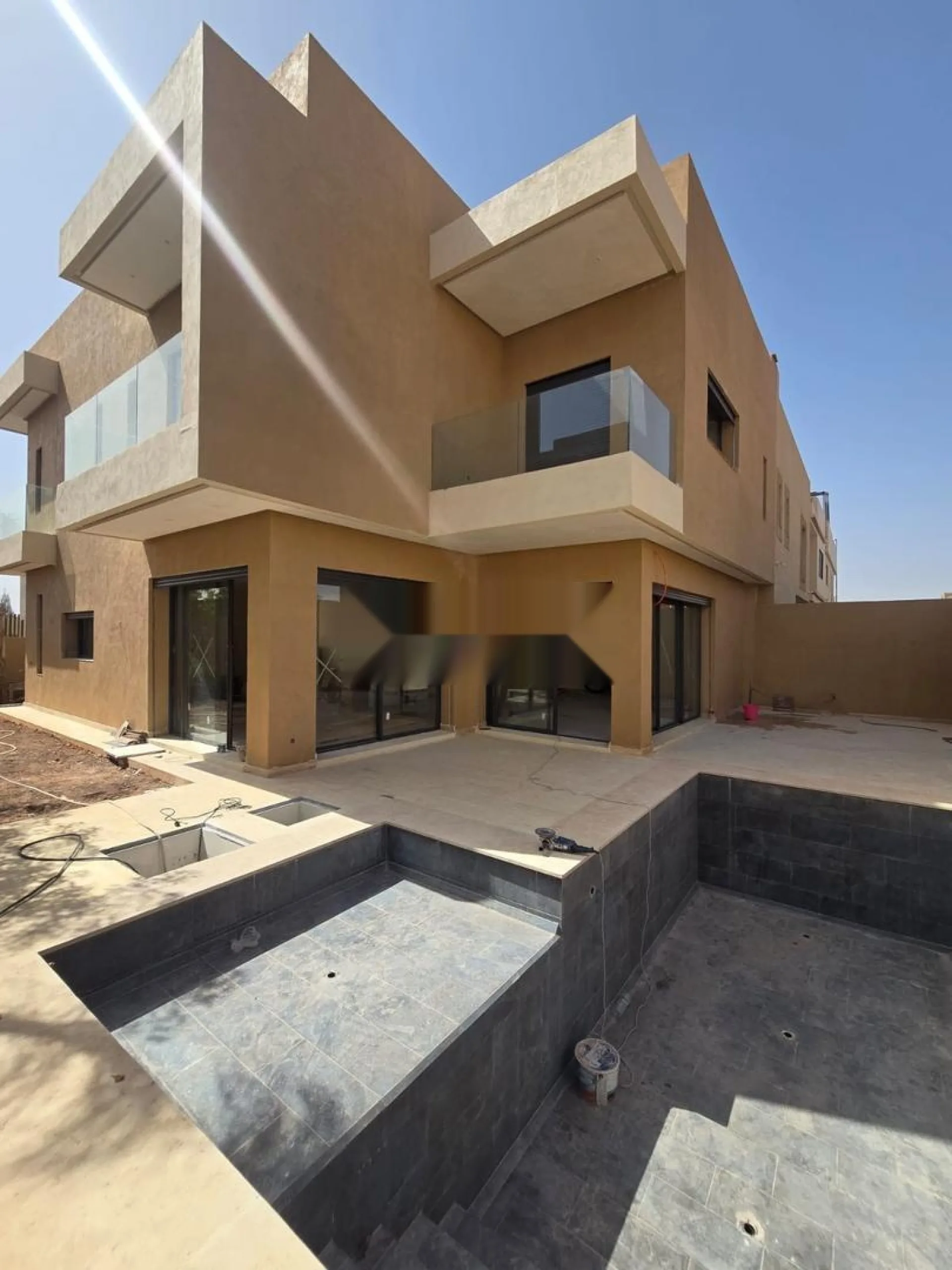 Villa Neuve vide 5 suites Targa