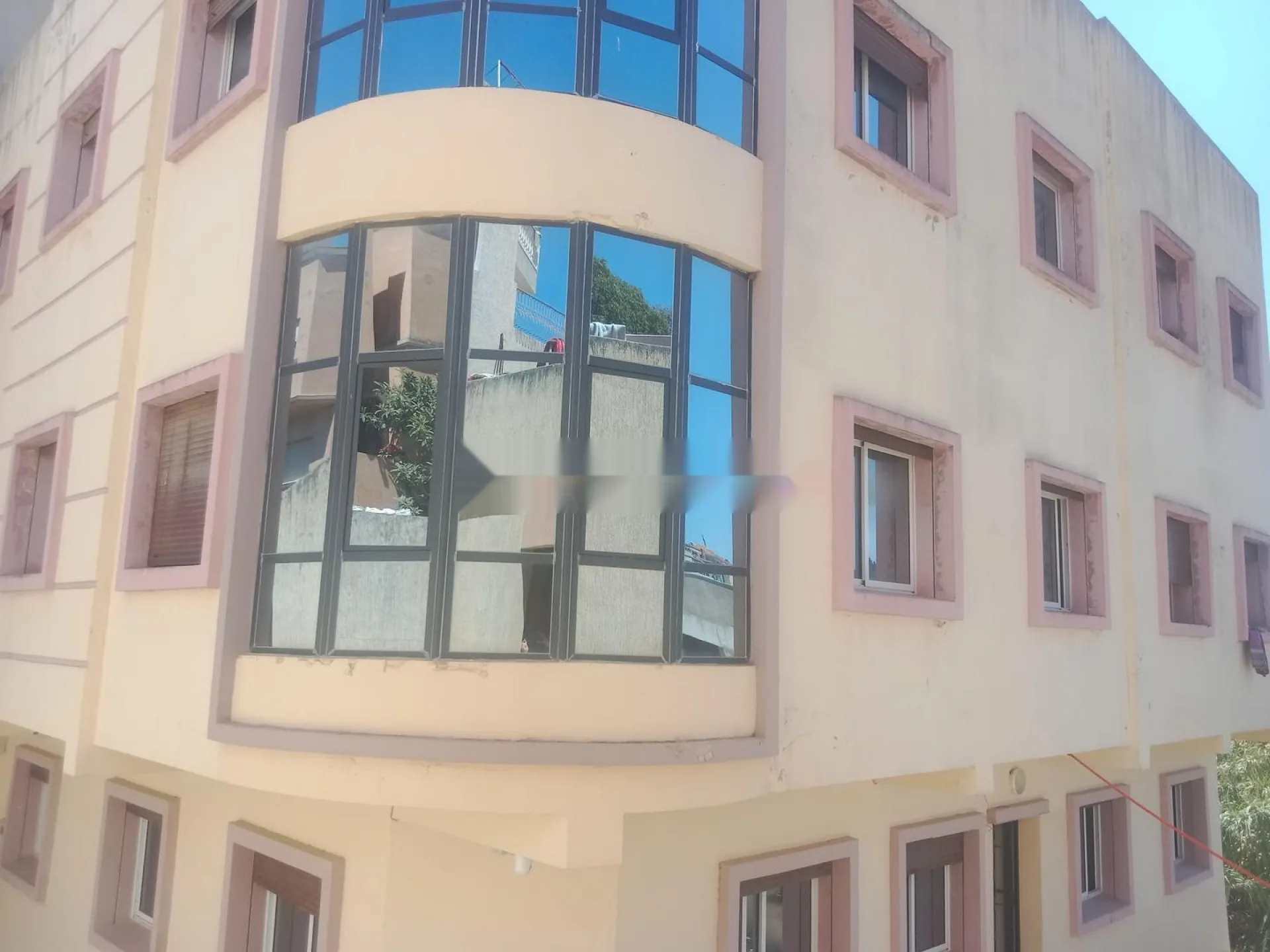قريب جداً من البحر بدون وسيط