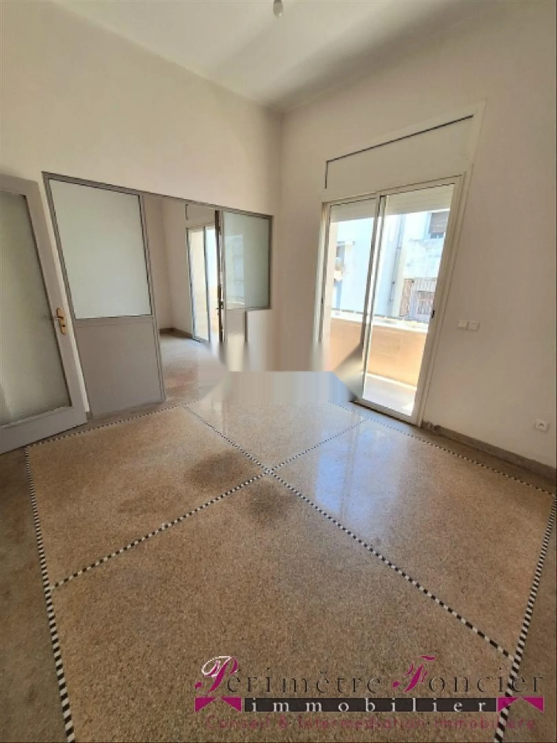 CENTRE VILLE JOLI APPT ART DECO A LOUER VIDE