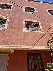 Maison de 100 m² avec rez-de-chaussée et deux étages